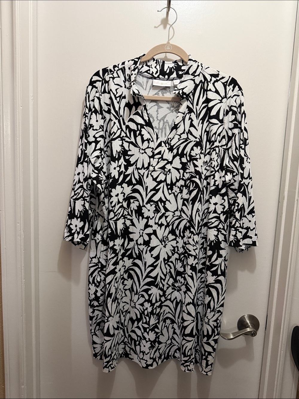 Belle - Black and White Floral Dress with V-Neck